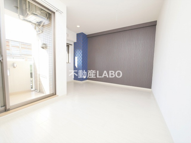 ラシーヌ喜連の洋室