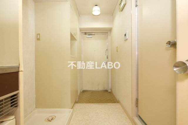 T・Hビルの玄関