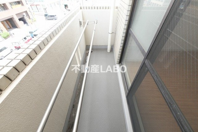 T・Hビルのバルコニー