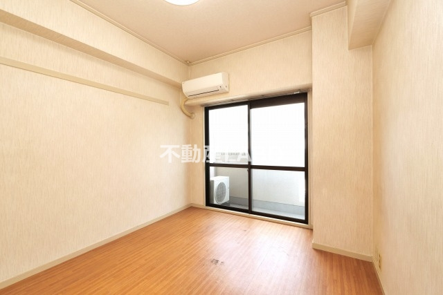 T・Hビルの居間・リビング