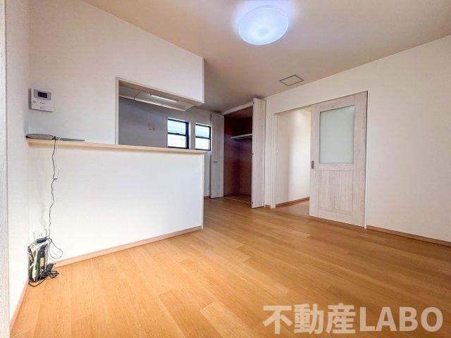 カーサイーストの居間・リビング