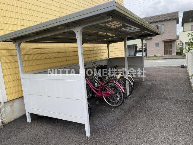 メゾンふじⅡのその他共用部分|屋根付きの駐輪場は無料です◆