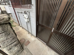 南武庫之荘９丁目戸建のエントランス