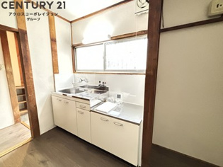 収納スペース豊富なキッチンです。