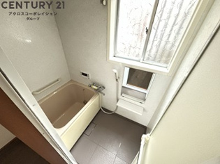 窓があり、換気できます。