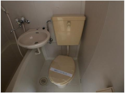 浴室内にとトイレがあります！