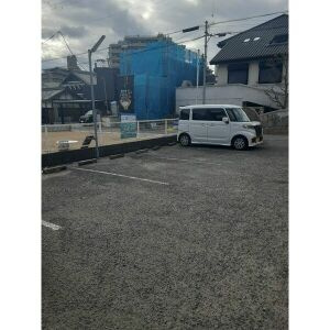 クレアヤマモトの駐車場