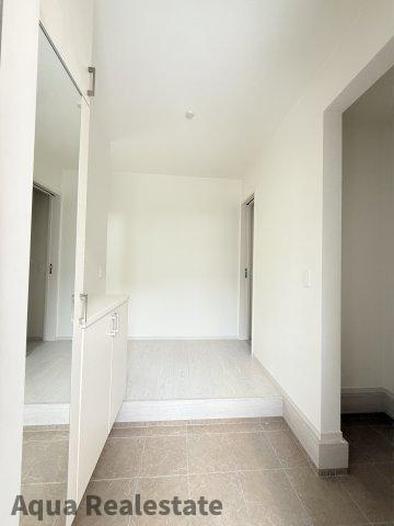 高松市扇町戸建の玄関|きれいな玄関です