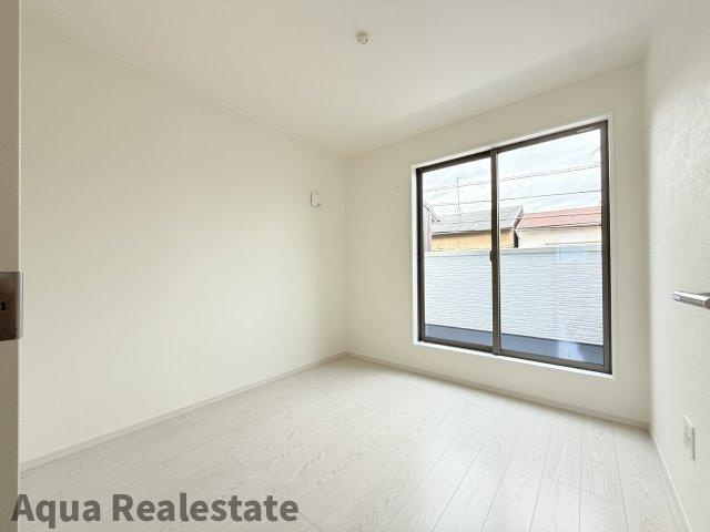 高松市扇町戸建の洋室