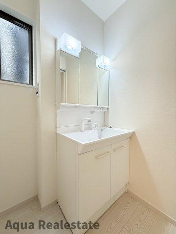 高松市扇町戸建の独立洗面台|朝の身支度には欠かせない独立洗面化粧台