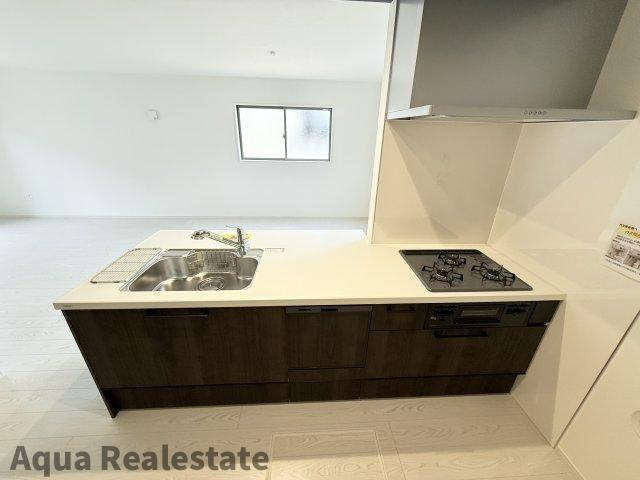 高松市扇町戸建のキッチン|キッチンでお料理をお楽しみください