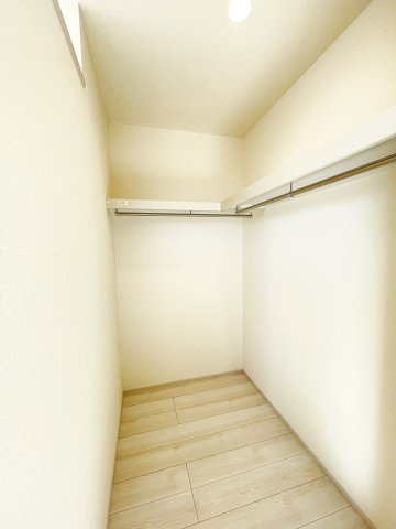 新築戸建・建売　太田第14下田島町　Livele Garden　全8棟の収納|ハンガーパイプ付きのウォークインクローゼットで大切な衣類もたっぷり収納可能！季節物の整理にも便利です！