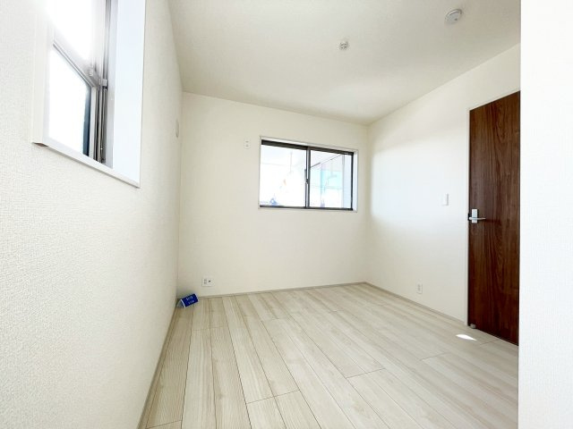 新築戸建・建売　太田第14下田島町　Livele Garden　全8棟の洋室