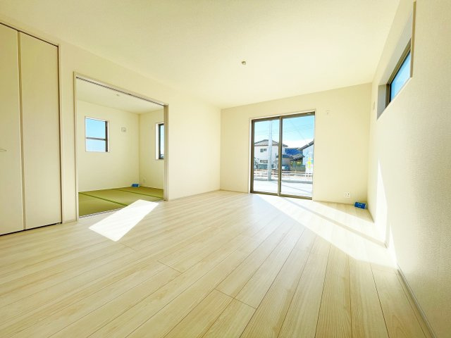 新築戸建・建売　太田第14下田島町　Livele Garden　全8棟の居間・リビング|実際にご内覧いただき生活イメージを膨らませてみませんか！