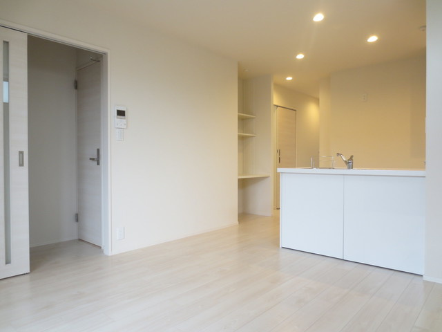 アイネ　ブリュの居間・リビング|★明るいフローリングの角部屋です★