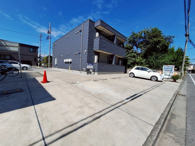 ドゥジエム　イブキの駐車場
