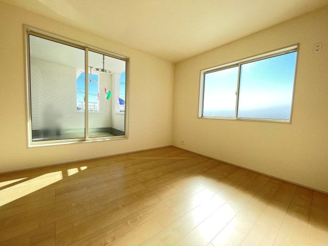 新築戸建・建売　太田第14下田島町　Livele Garden　全8棟の洋室|ホワイトベースの爽やかな洋室！2面採光で日差しがしっかり入り、朝もすっきり目覚められます♪
