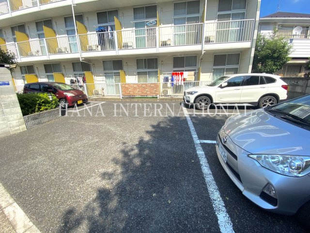 AdmirationNEXTの駐車場
