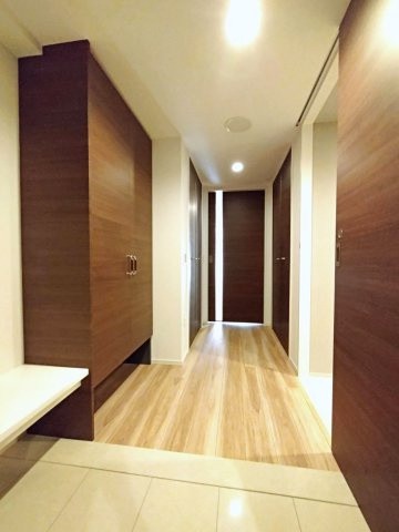 ダイヤモンドライフ森の里ヒルズの玄関