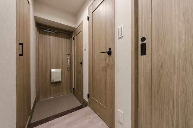 【玄関】 | ライオンズマンション王子第５ | 落ち着いた色調の玄関です