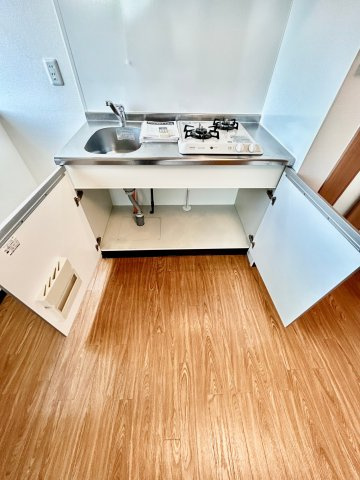 REBANGA江坂APのキッチン|キッチン下収納
