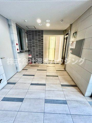 ルーエ江坂のエントランス