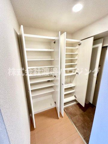 ルーエ江坂の収納|玄関収納