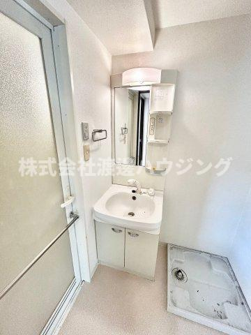 ルーエ江坂の洗面所