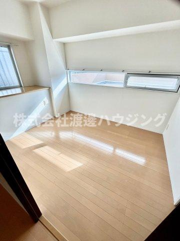 ルーエ江坂の寝室