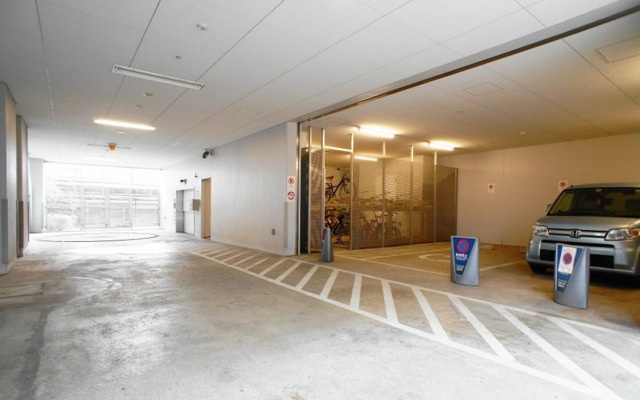 港区芝４丁目の賃貸マンションの駐車場