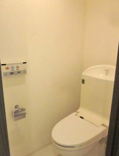 港区芝４丁目の賃貸マンションのトイレ