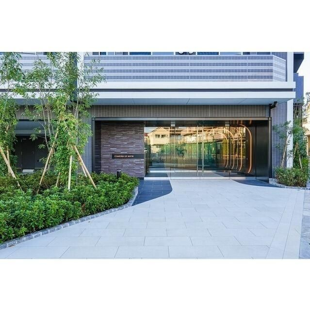 コンフォリア・リヴ品川戸越のエントランス