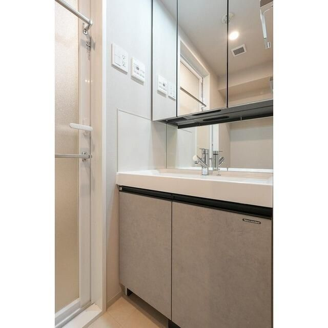 コンフォリア・リヴ品川戸越の洗面所