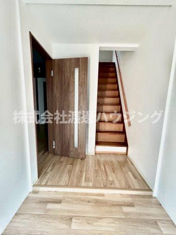 八尾市東山本新町６丁目のテラスの玄関