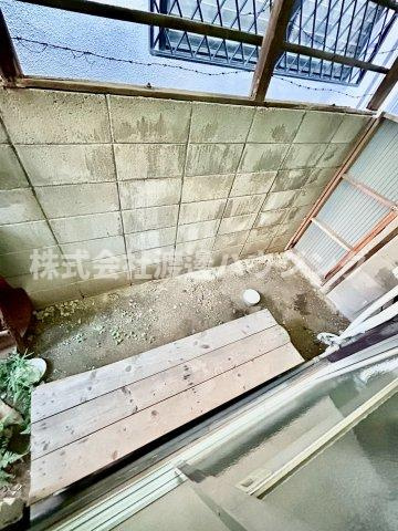 八尾市東山本新町６丁目のテラスの庭