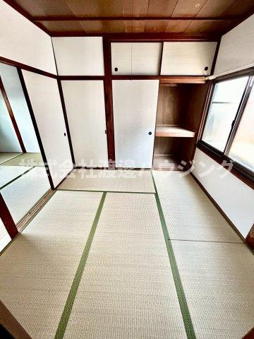 八尾市東山本新町６丁目のテラスの和室