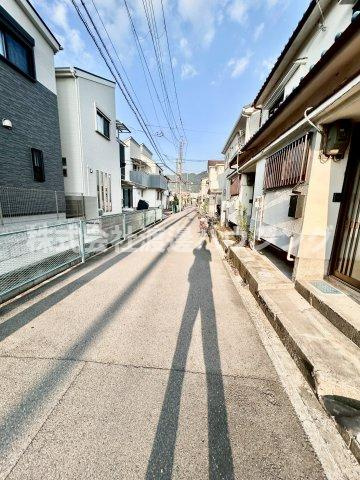 八尾市東山本新町６丁目のテラスの周辺