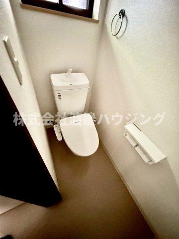 八尾市東山本新町６丁目のテラスのトイレ