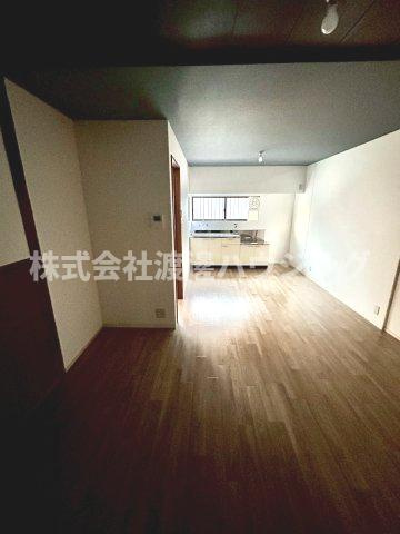 八尾市東山本新町６丁目のテラスの居間・リビング