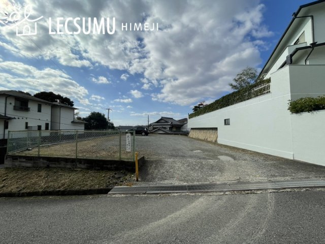 姫路市新在家本町6丁目／売土地の前面道路含む現地写真