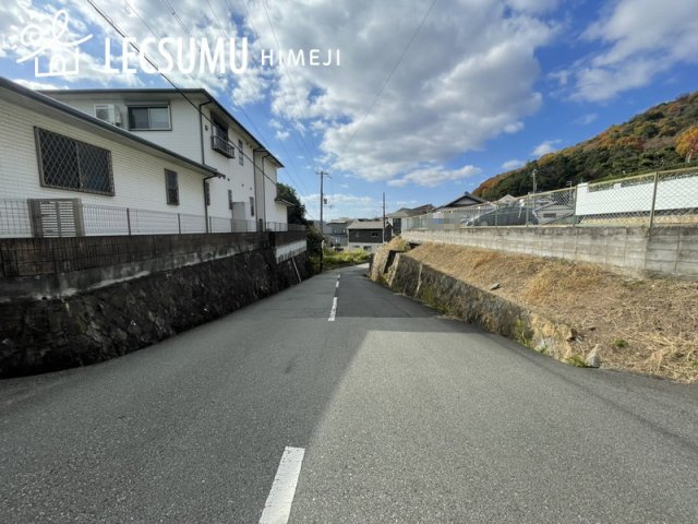 姫路市新在家本町6丁目／売土地の前面道路含む現地写真