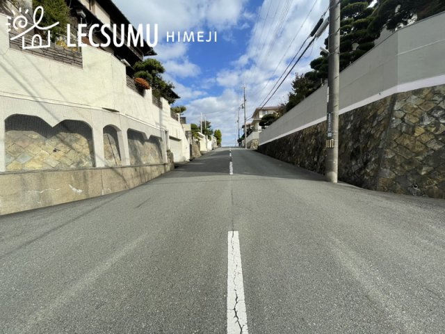 姫路市新在家本町6丁目／売土地の前面道路含む現地写真