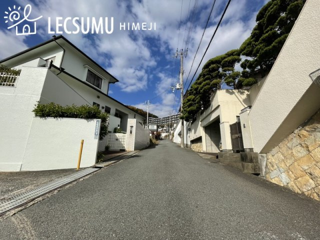 姫路市新在家本町6丁目／売土地の前面道路含む現地写真