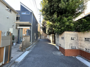 【前面道路含む現地写真】