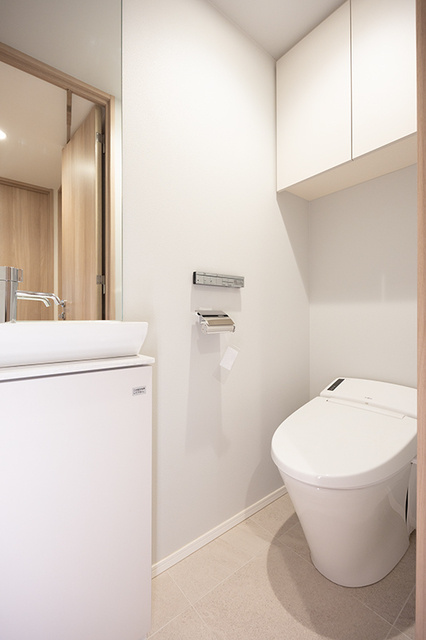 イプセ白金のトイレ|※写真は同タイプ住戸です。