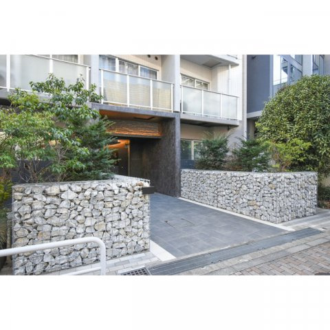 オーパスホームズ三田のエントランス|建物の内部です