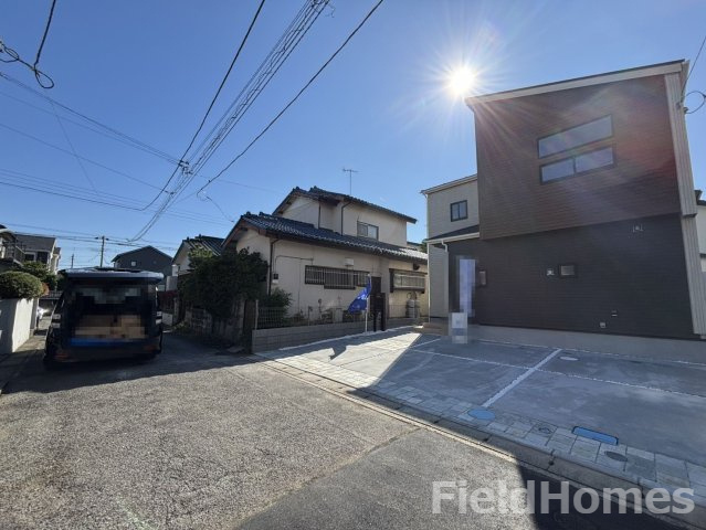 平塚市寺田縄新築戸建て　１号棟の前面道路含む現地写真|前面道路含む現地写真です。