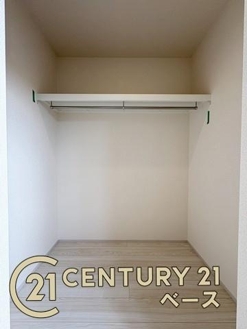 奈良市杏町 ５号棟 ／新築一戸建の収納|■現地撮影写真■広々WICスペース完備！