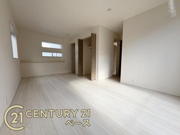 奈良市杏町 ７号棟 ／新築一戸建の収納|■現地撮影写真■冬物のコートや季節のものなどたくさんしまえる広さ！