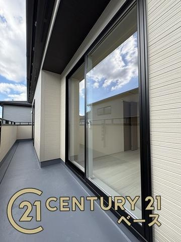 奈良市杏町 ７号棟 ／新築一戸建のバルコニー|■現地撮影写真■日当たりのよいバルコニー！洗濯物もよく乾きます！